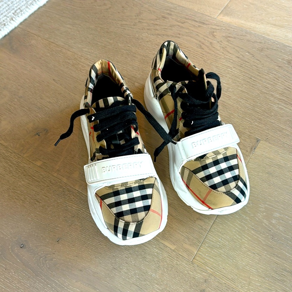 Burberry Regis Low Top Sneakers